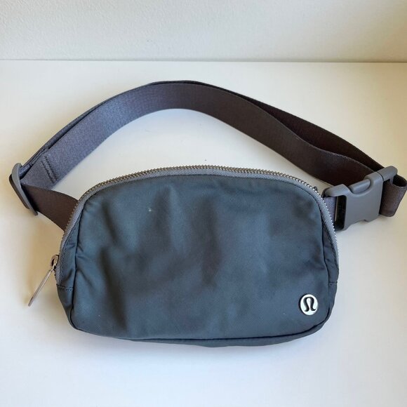 Lululemon Everywhere Belt Bag Grey | 1L - Picture 1 of 7